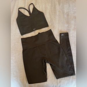 Set of 2 - Set Active Sculptflex leggings and ribbed v top